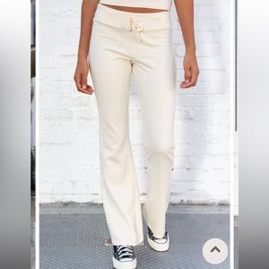 Brandy Melville- Hilary Yoga Pants- Ivory